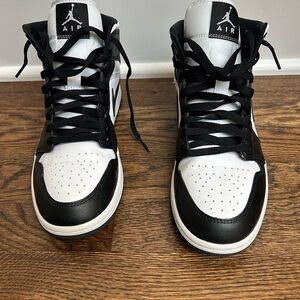 Women’s Jordan Air 1  Mid shoes.